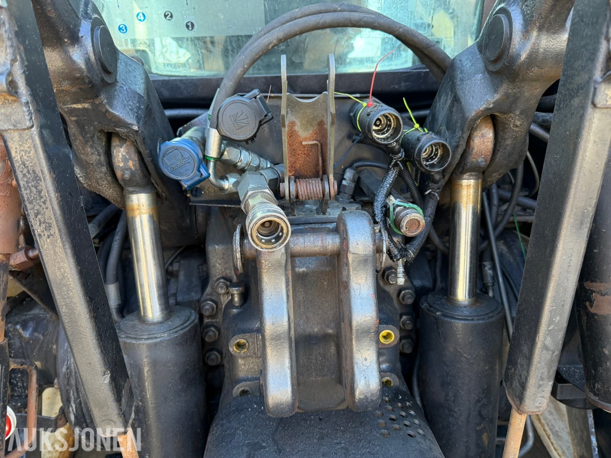 1997 Valmet 8750 Traktor 190 hk – Delta Powershift - Brøytefeste
