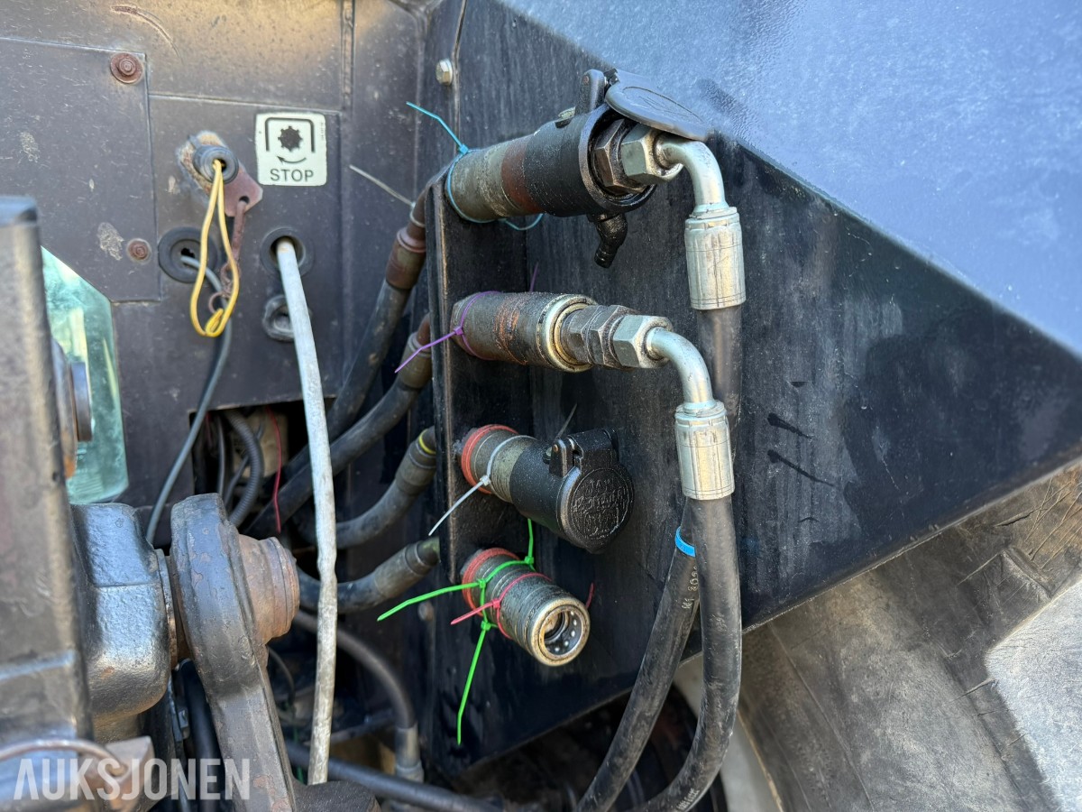1997 Valmet 8750 Traktor 190 hk – Delta Powershift - Brøytefeste