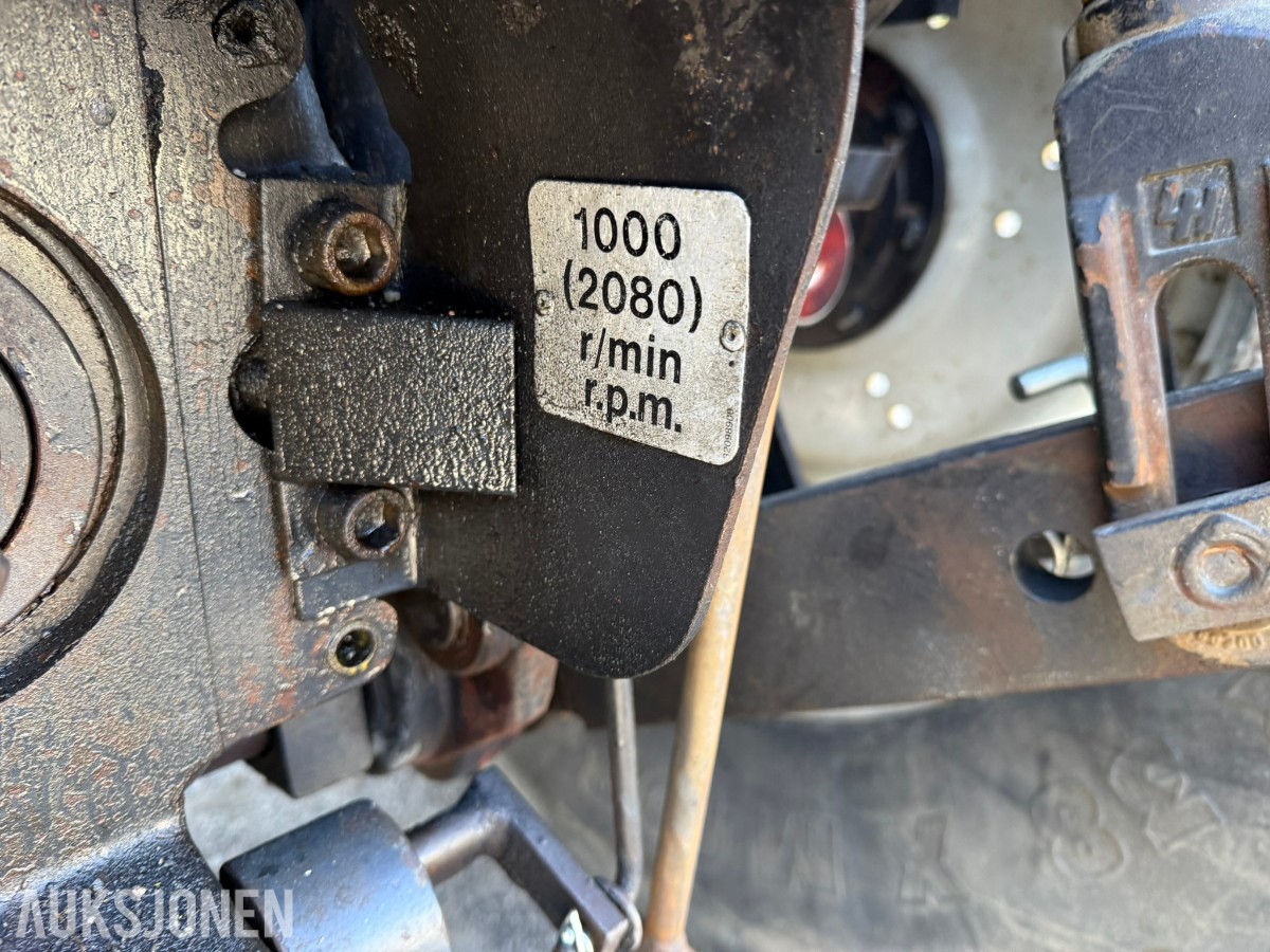 1997 Valmet 8750 Traktor 190 hk – Delta Powershift - Brøytefeste