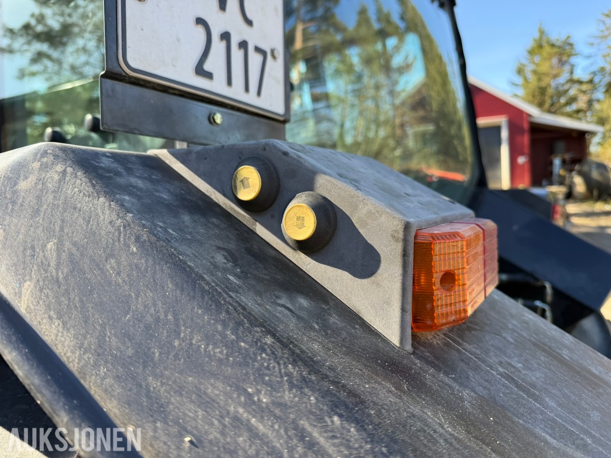 1997 Valmet 8750 Traktor 190 hk – Delta Powershift - Brøytefeste