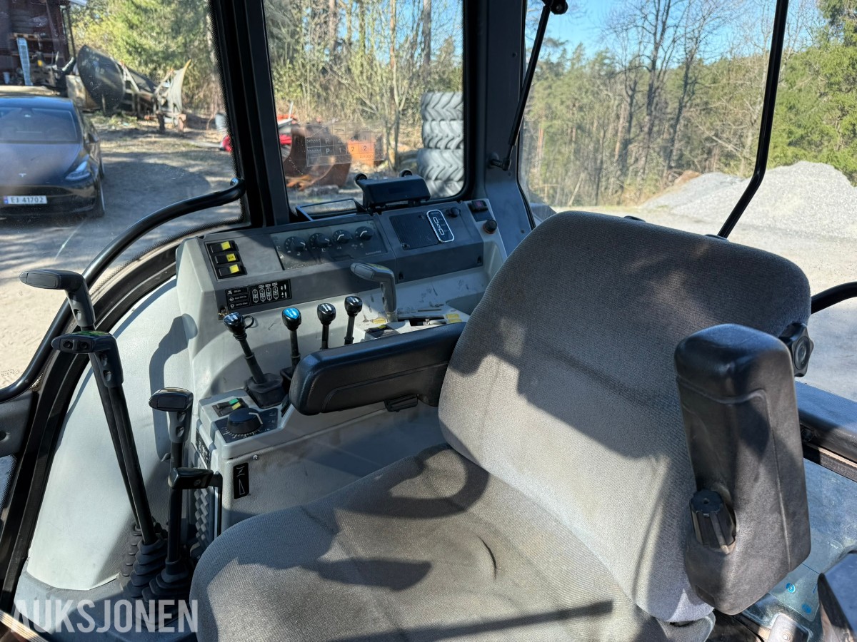 1997 Valmet 8750 Traktor 190 hk – Delta Powershift - Brøytefeste