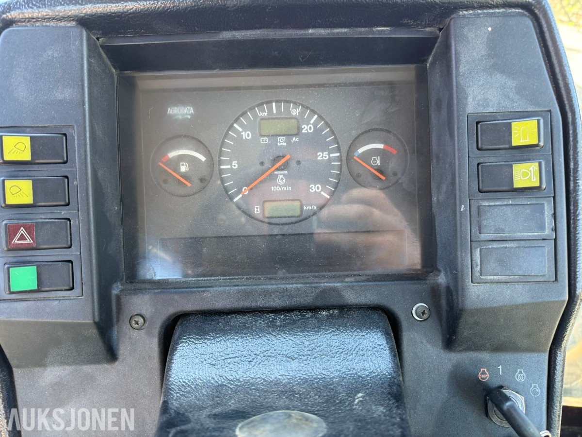 1997 Valmet 8750 Traktor 190 hk – Delta Powershift - Brøytefeste
