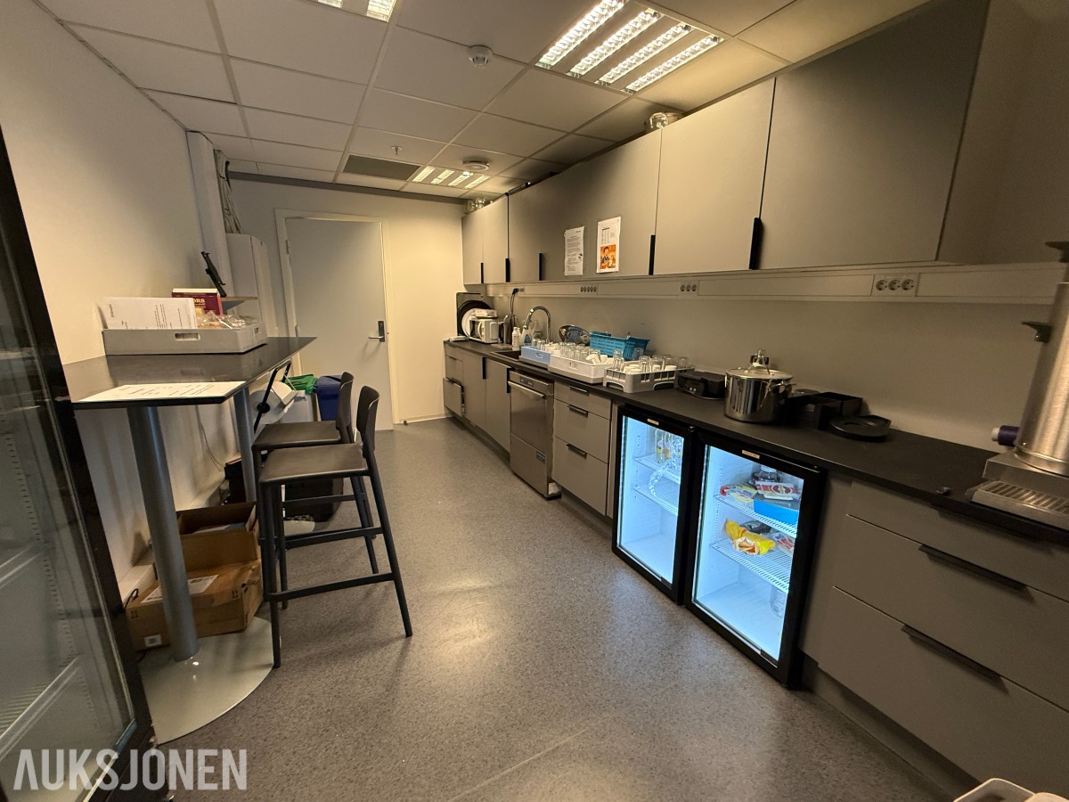 Kjøkkenutstyr, serveringsartikler og inventar