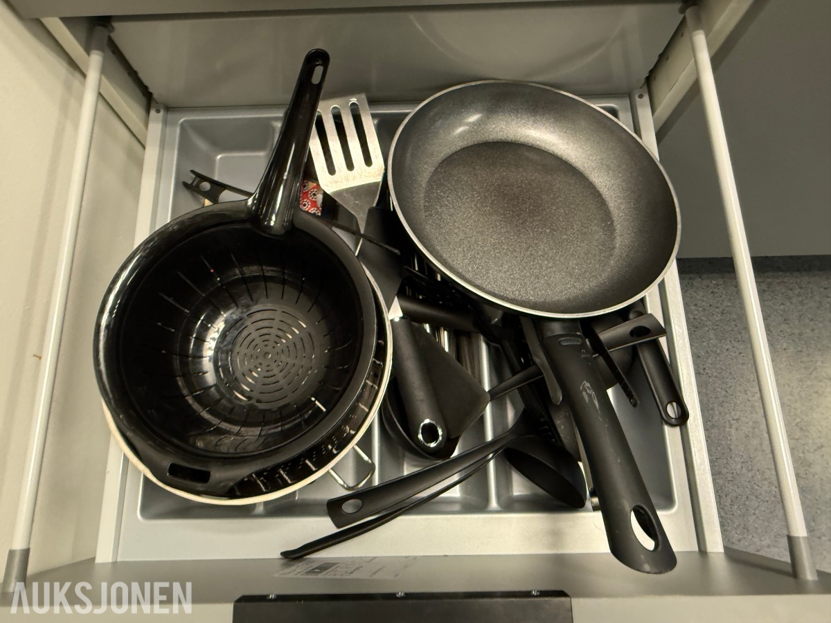 Kjøkkenutstyr, serveringsartikler og inventar
