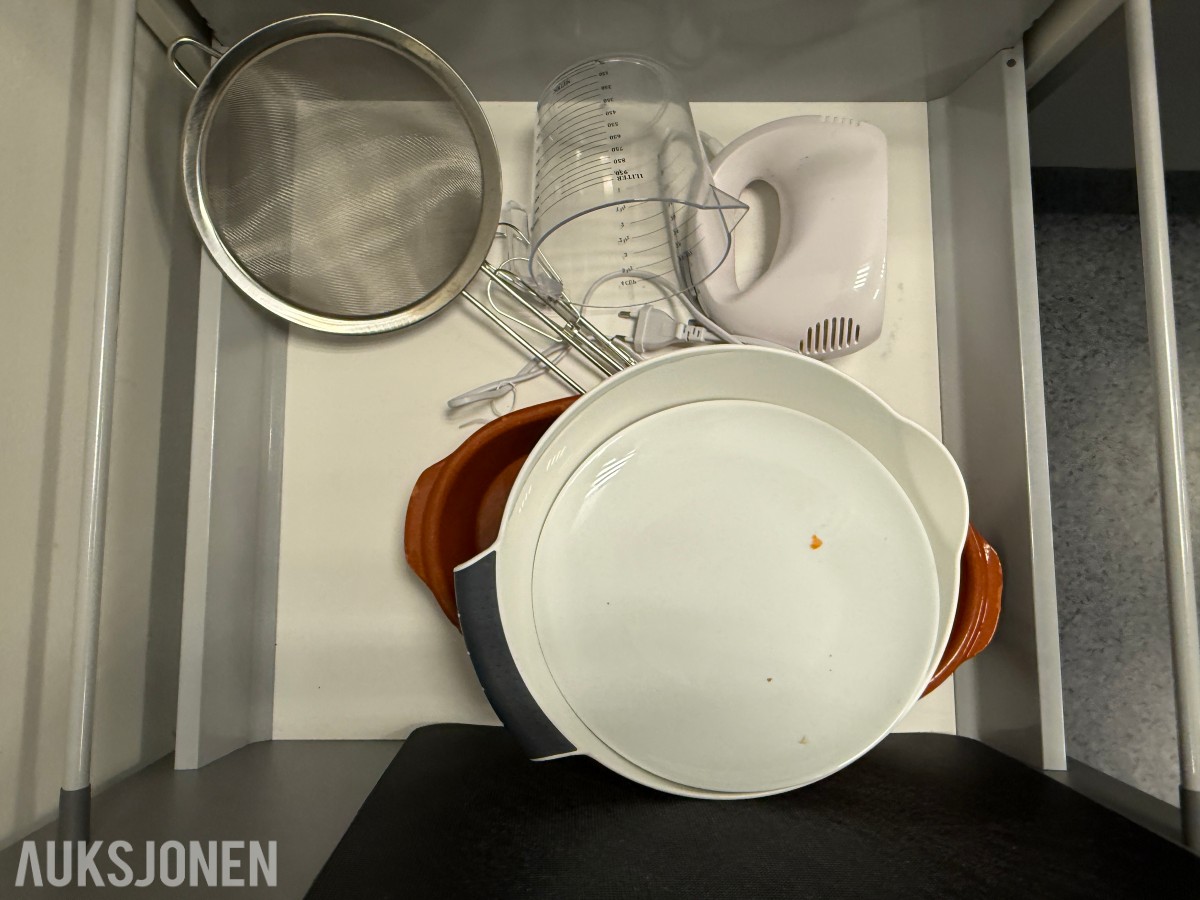 Kjøkkenutstyr, serveringsartikler og inventar