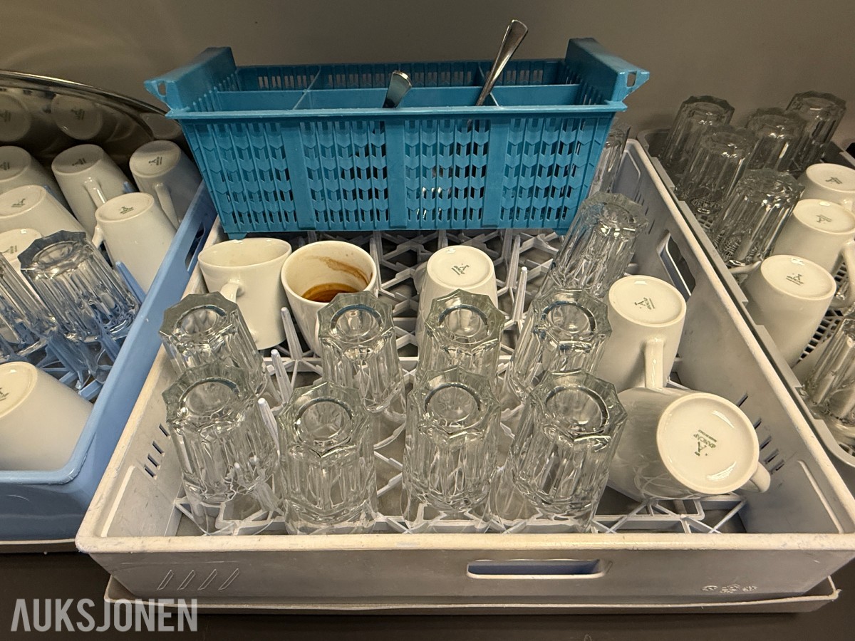 Kjøkkenutstyr, serveringsartikler og inventar