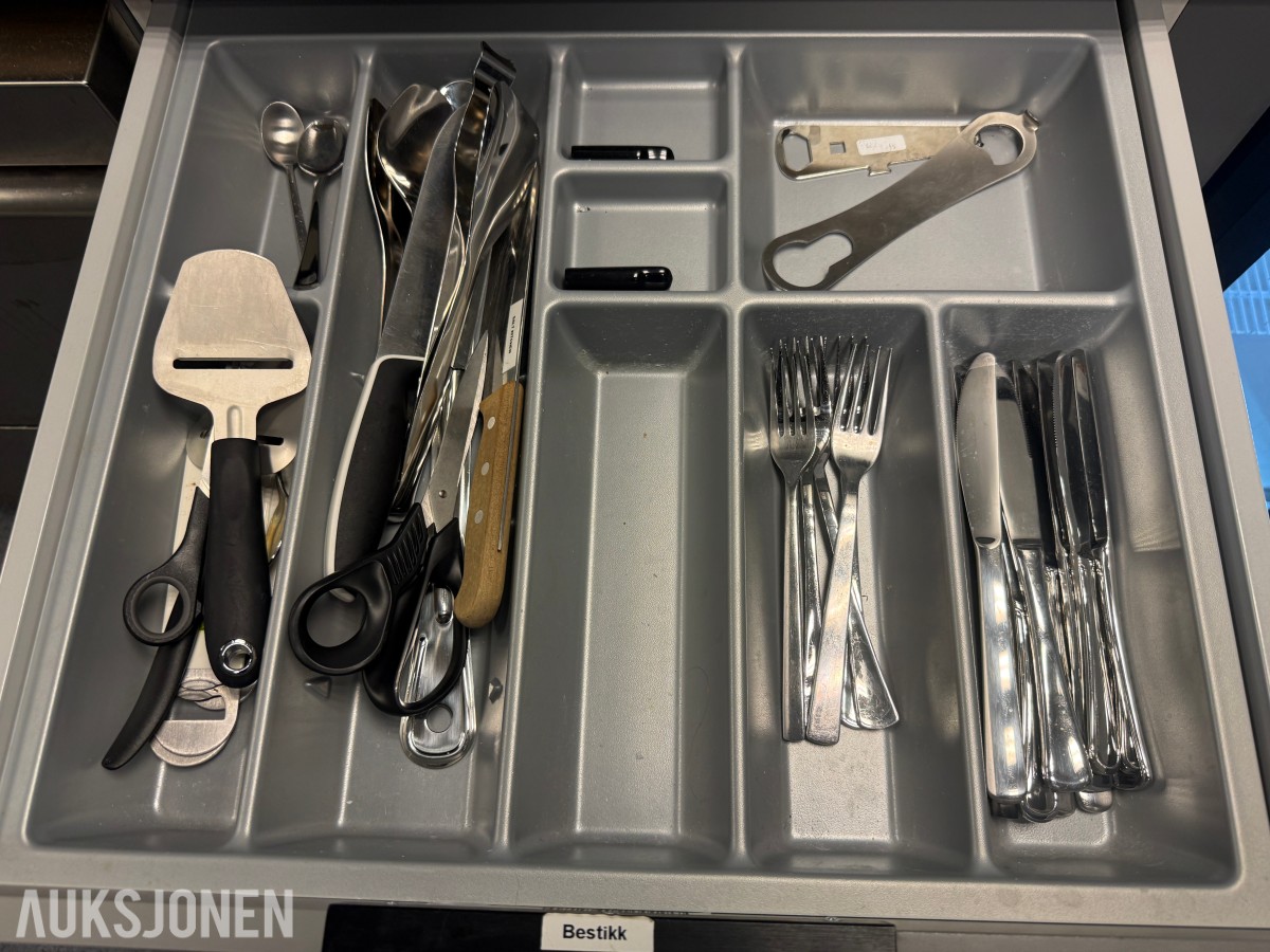 Kjøkkenutstyr, serveringsartikler og inventar