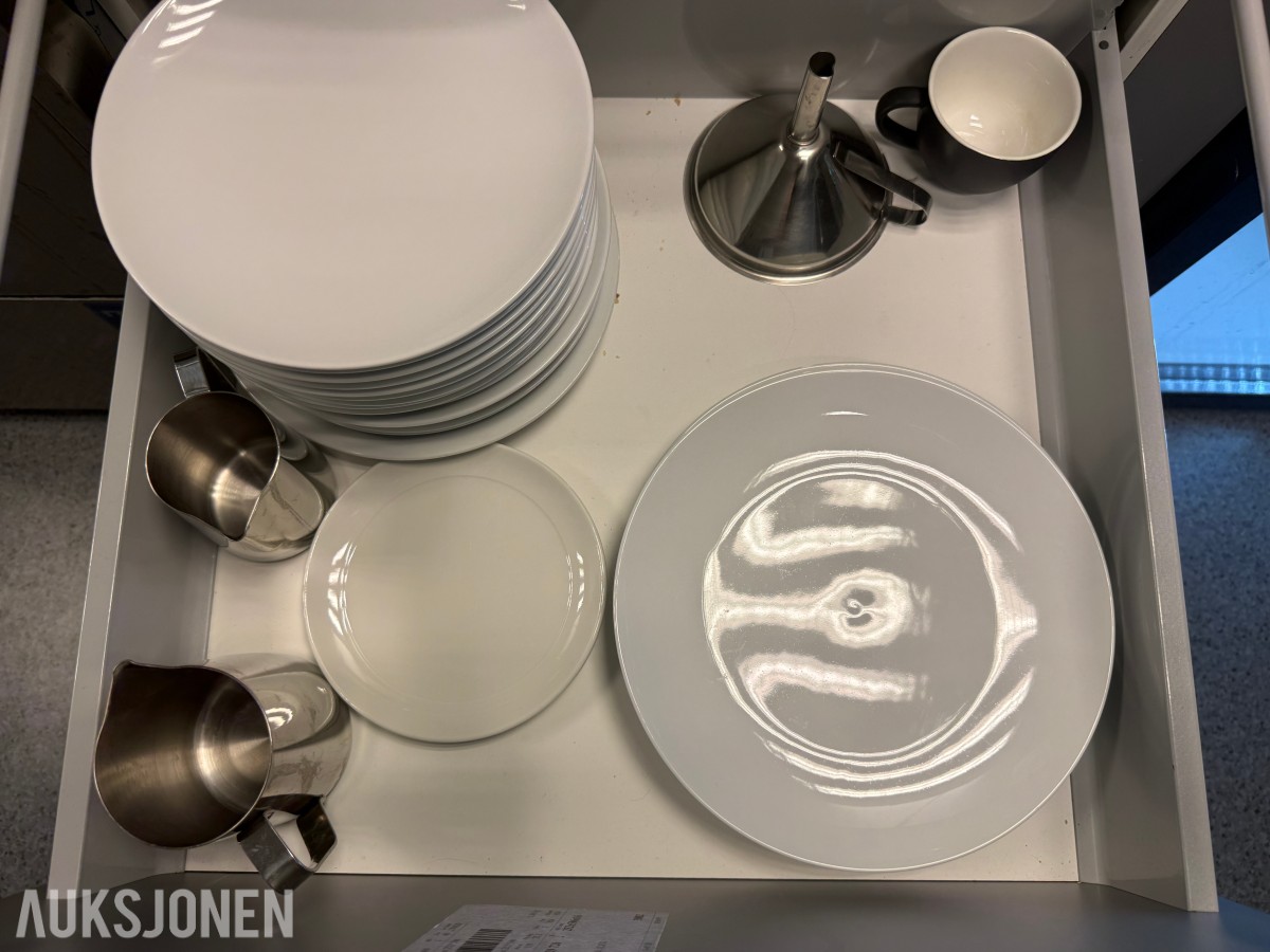 Kjøkkenutstyr, serveringsartikler og inventar