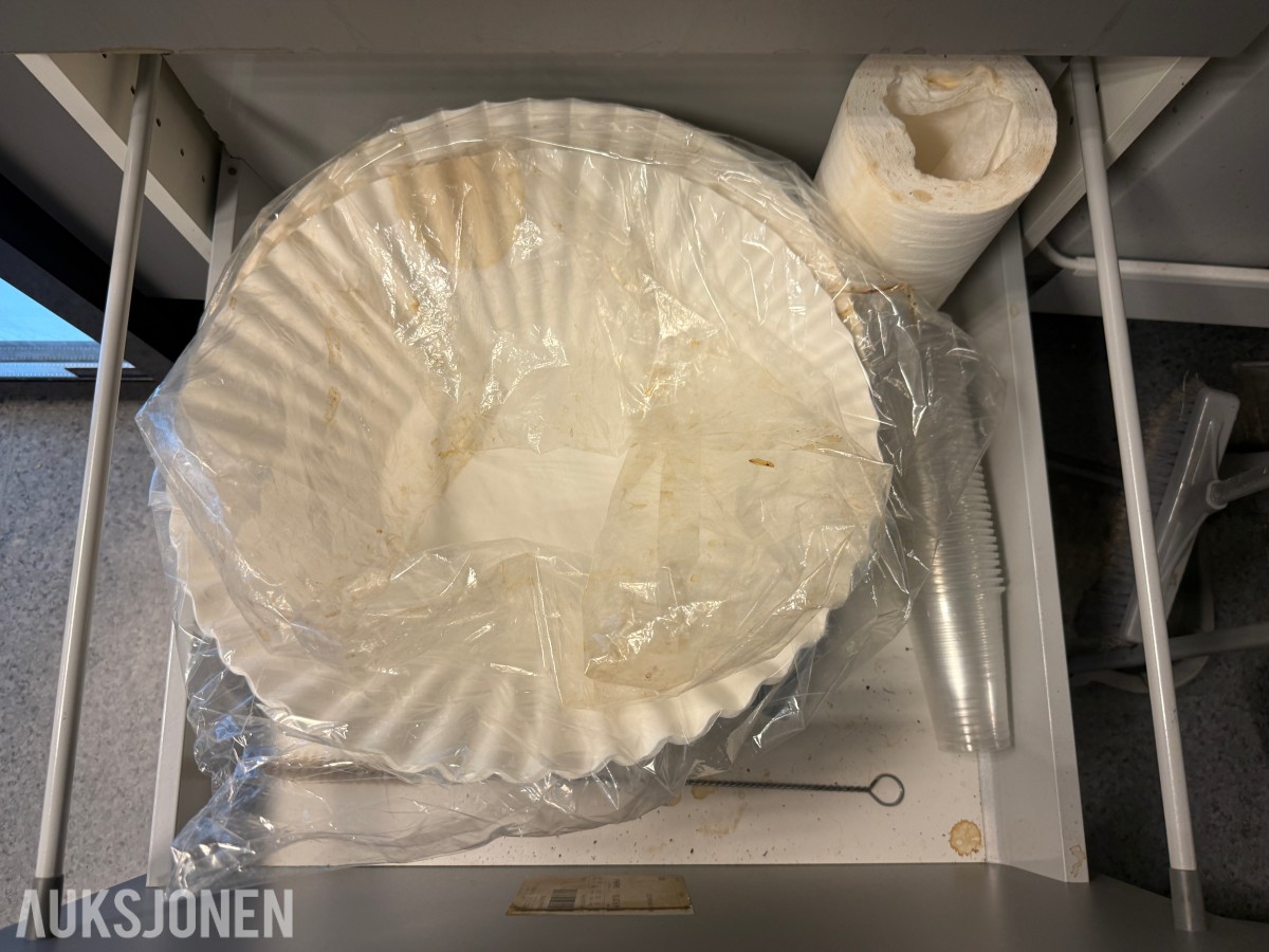 Kjøkkenutstyr, serveringsartikler og inventar