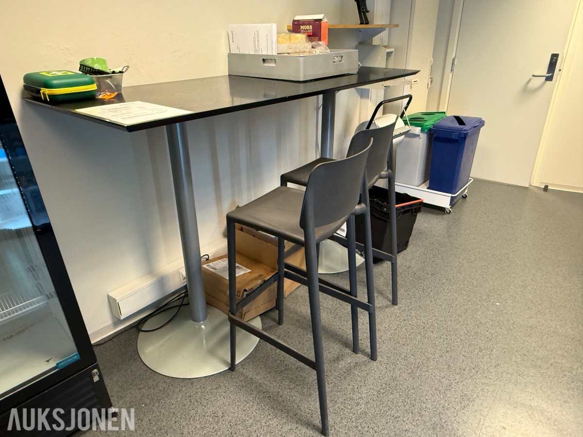 Kjøkkenutstyr, serveringsartikler og inventar