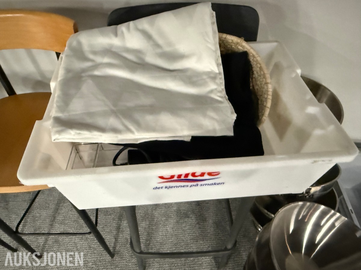 Kjøkkenutstyr, serveringsartikler og inventar