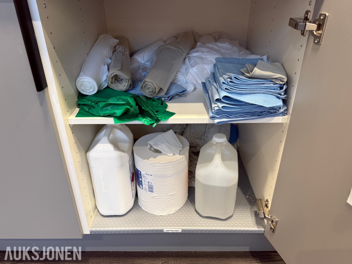 Kjøkkenutstyr, serveringsartikler og inventar