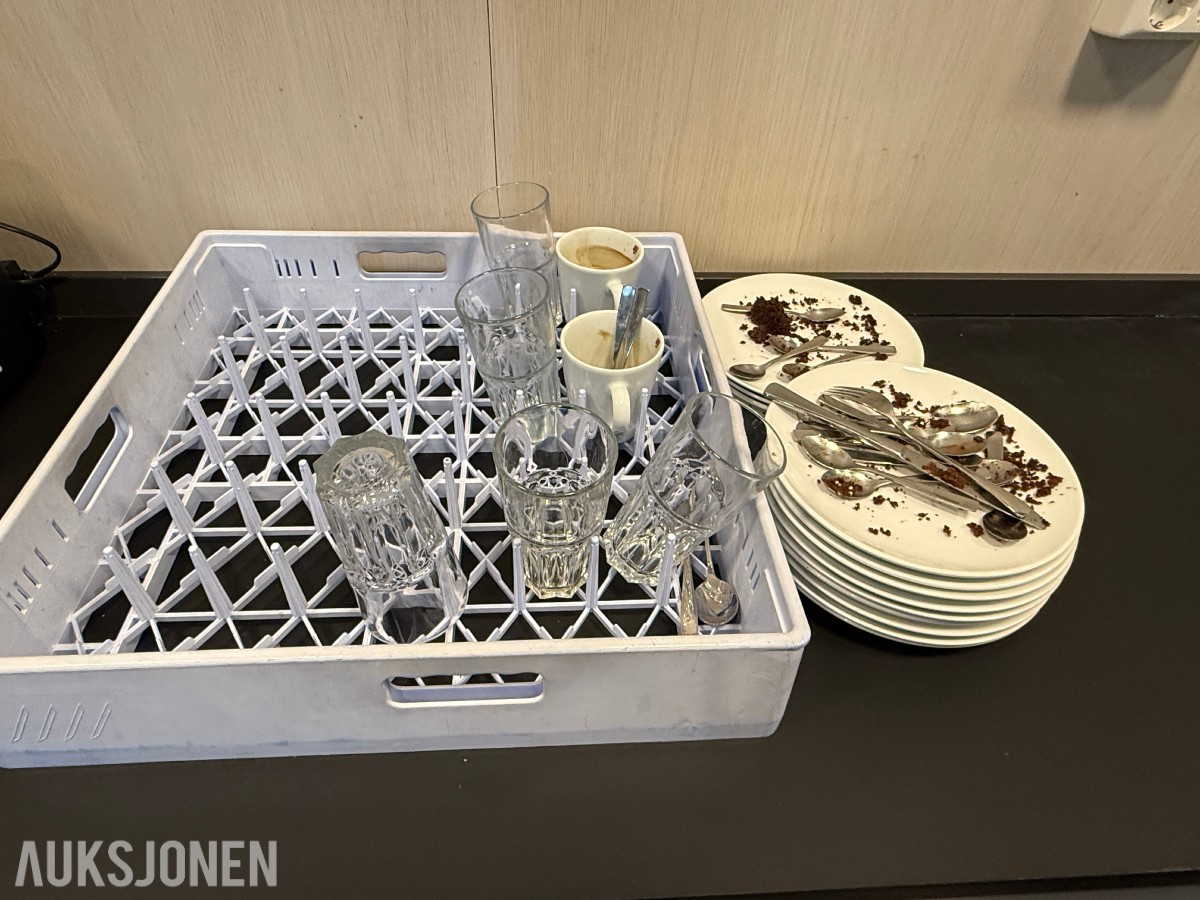 Kjøkkenutstyr, serveringsartikler og inventar