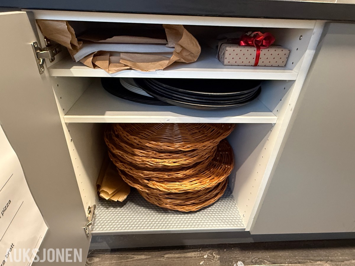 Kjøkkenutstyr, serveringsartikler og inventar