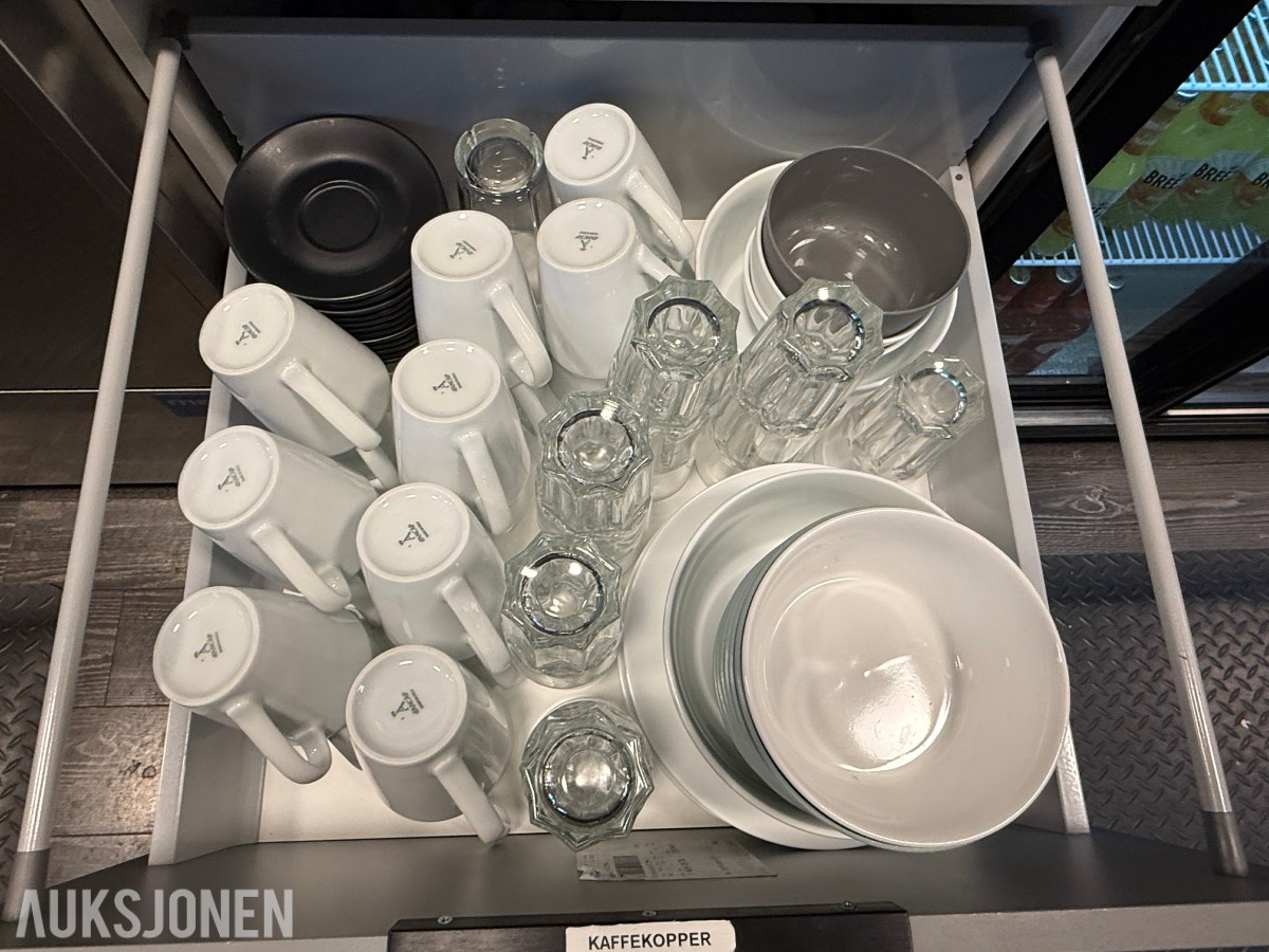 Kjøkkenutstyr, serveringsartikler og inventar
