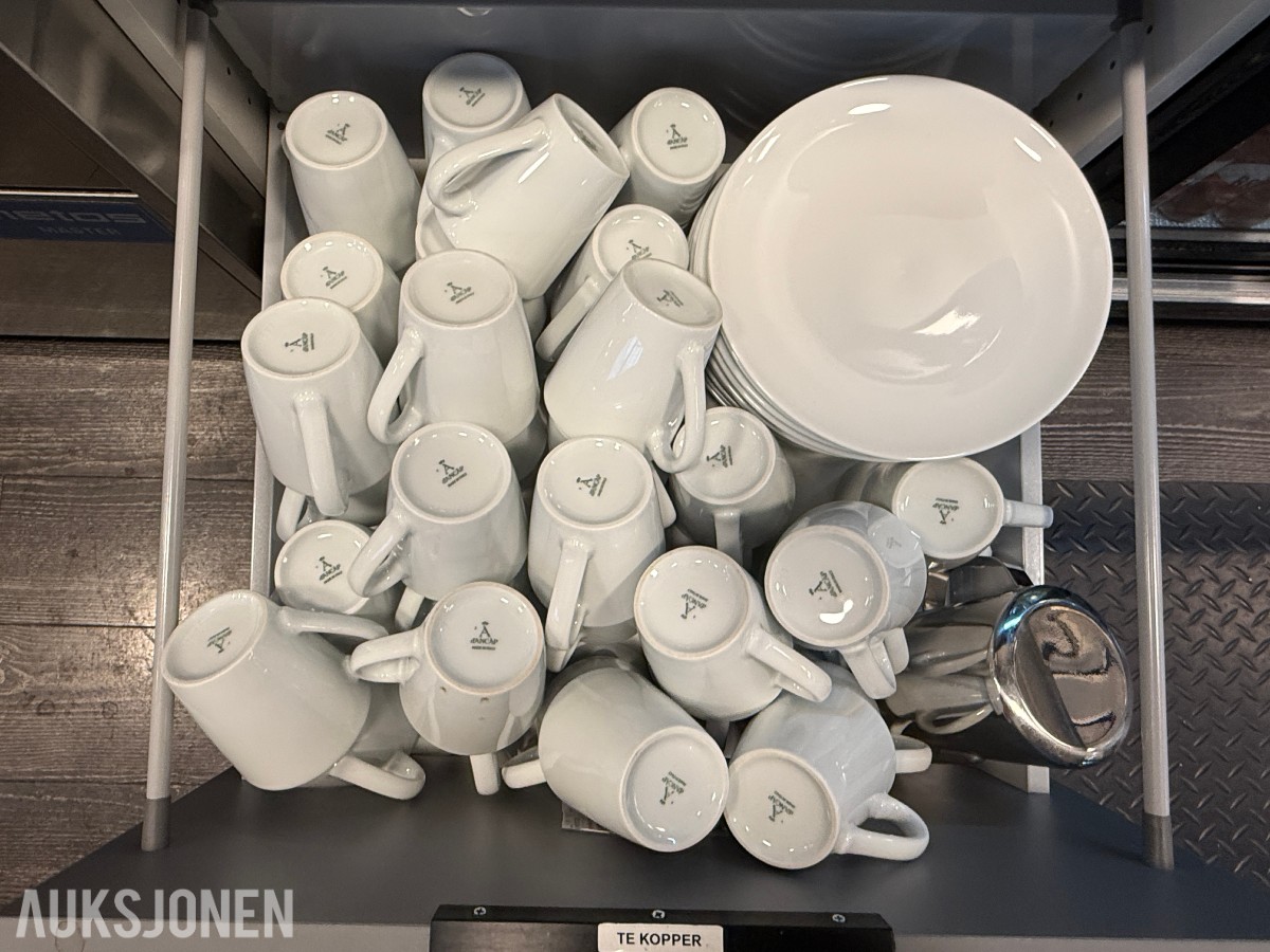 Kjøkkenutstyr, serveringsartikler og inventar