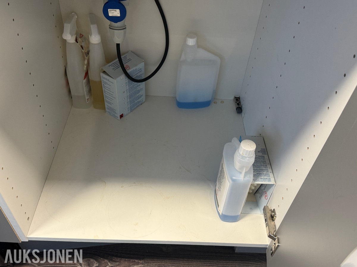 Kjøkkenutstyr, serveringsartikler og inventar