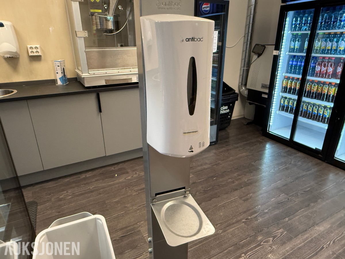 Kjøkkenutstyr, serveringsartikler og inventar