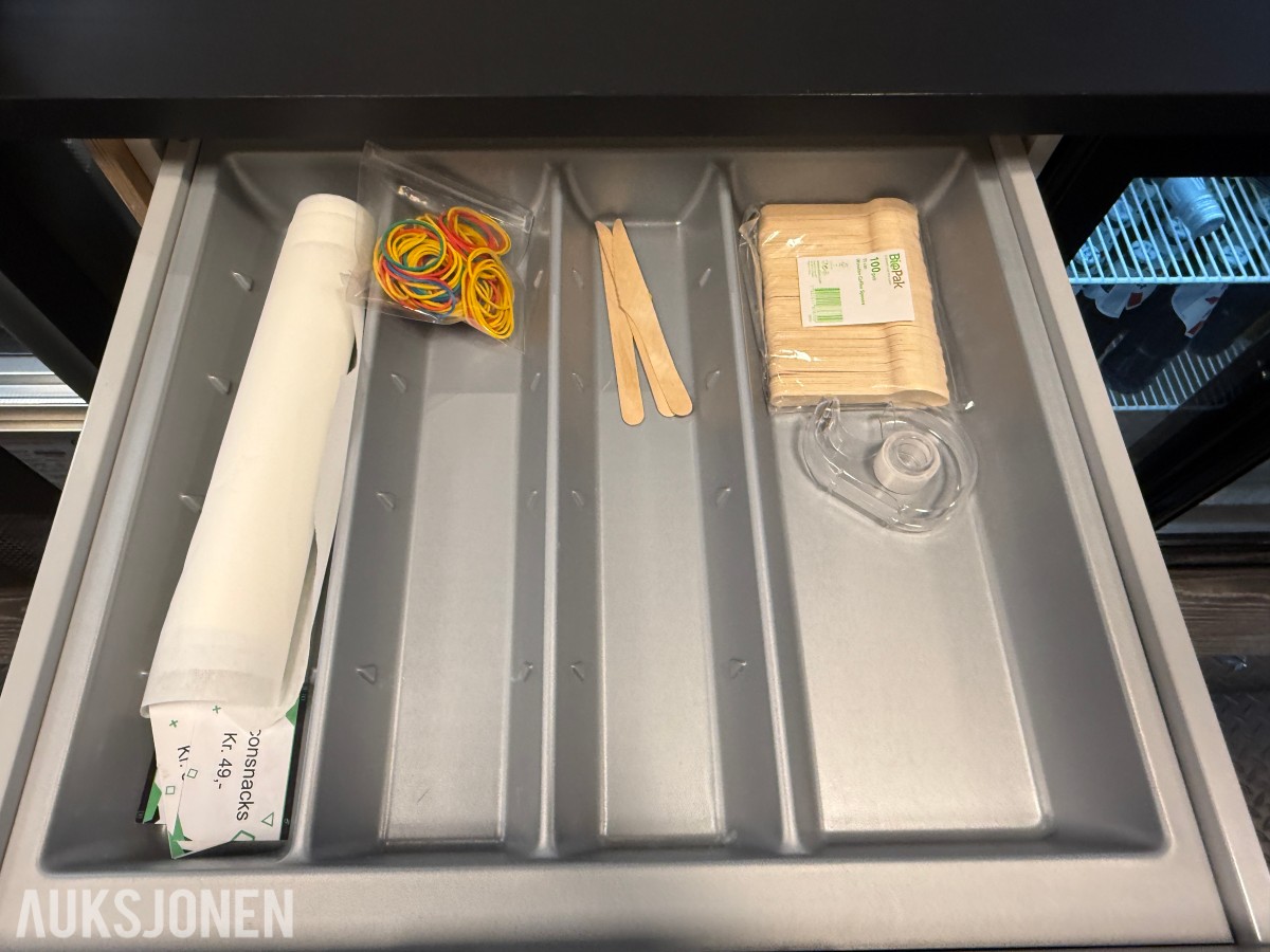 Kjøkkenutstyr, serveringsartikler og inventar