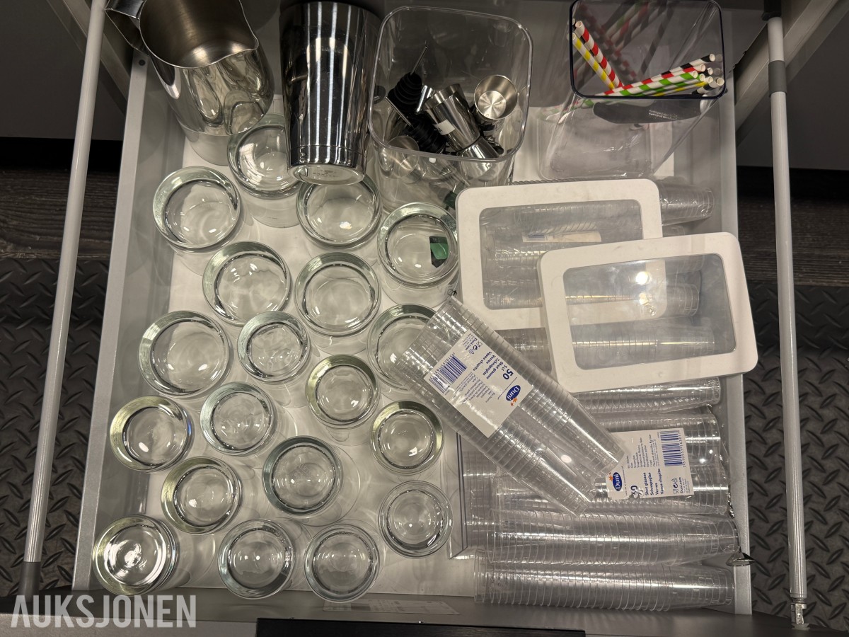 Kjøkkenutstyr, serveringsartikler og inventar