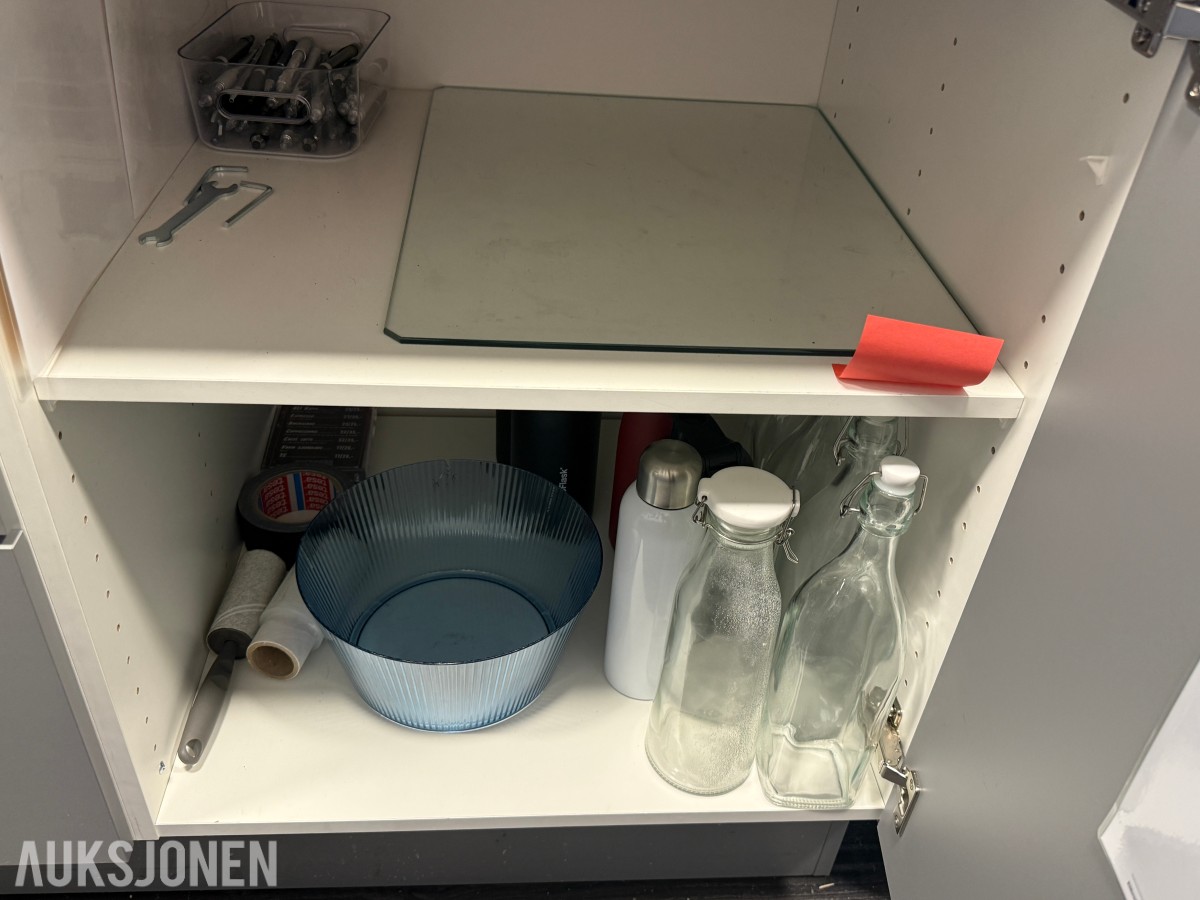 Kjøkkenutstyr, serveringsartikler og inventar
