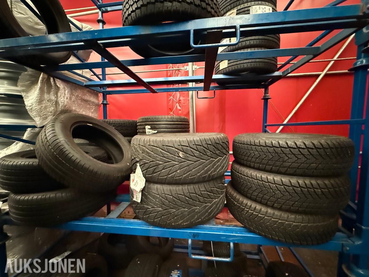 Lager av bildekk – selges samlet