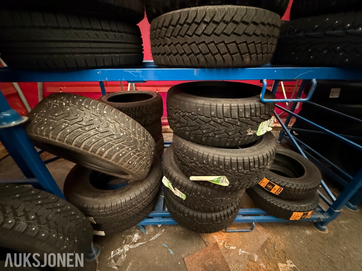 Lager av bildekk – selges samlet