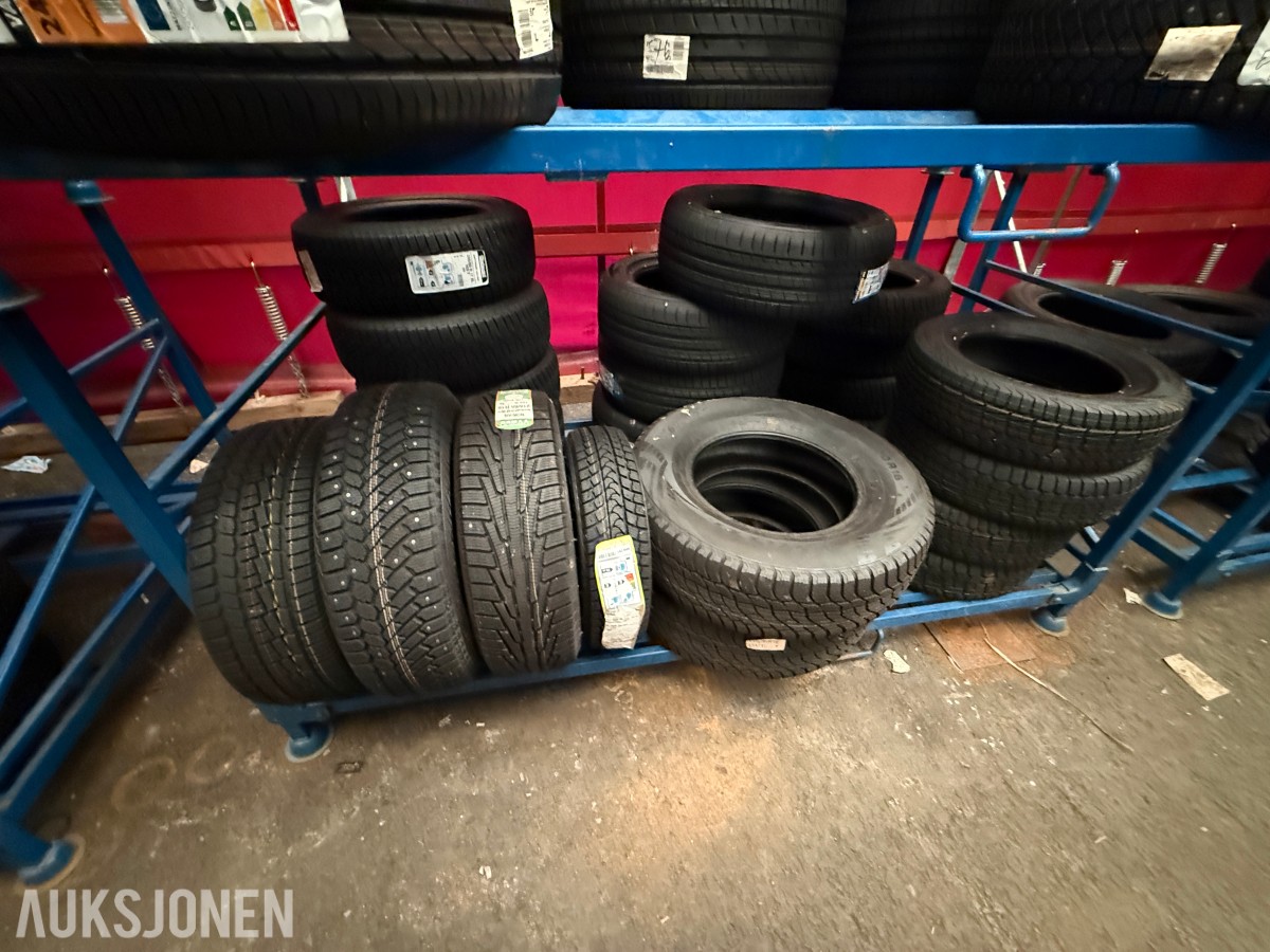 Lager av bildekk – selges samlet