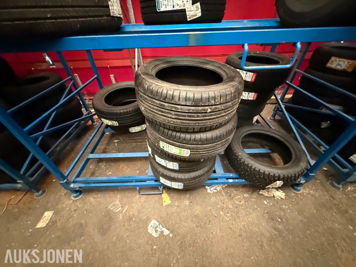 Lager av bildekk – selges samlet