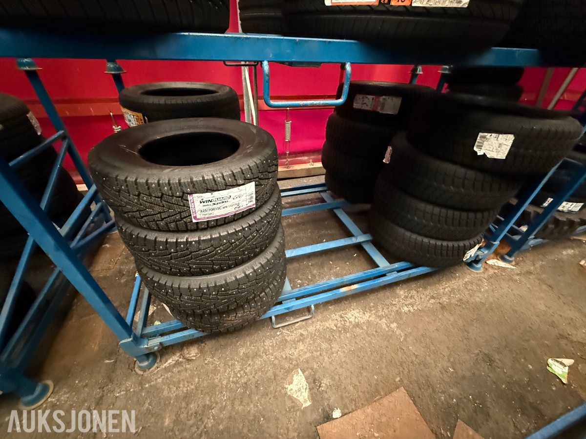Lager av bildekk – selges samlet