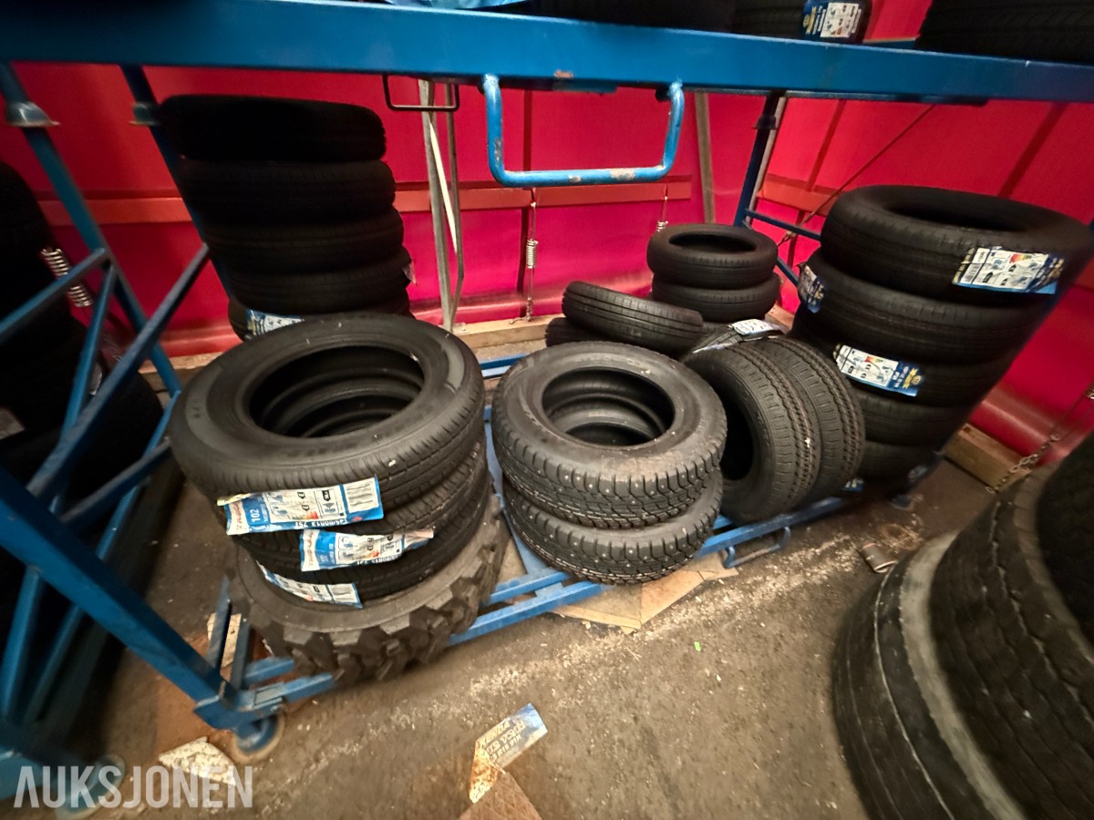 Lager av bildekk – selges samlet