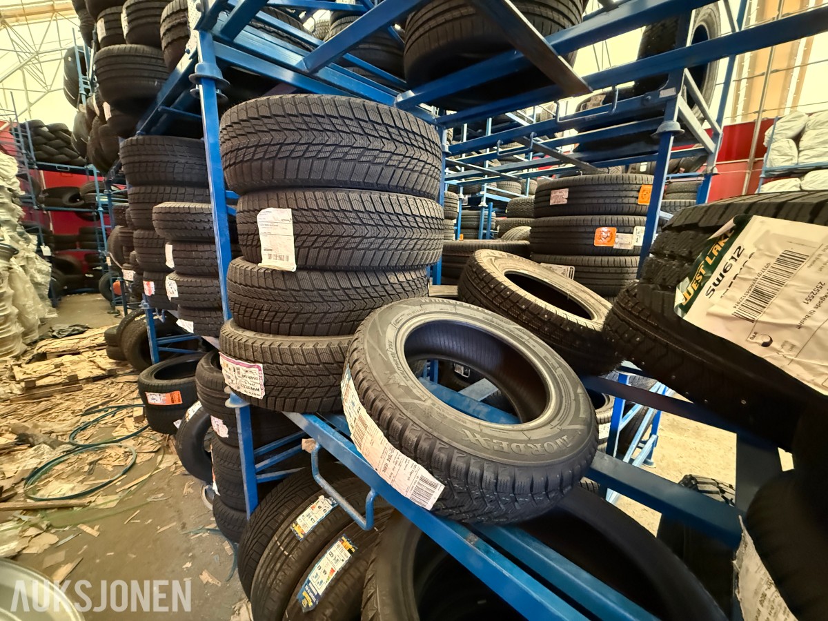 Lager av bildekk – selges samlet