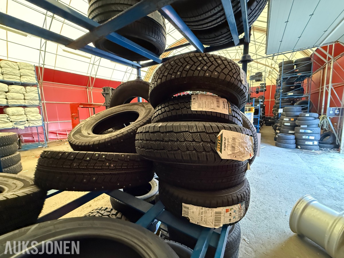 Lager av bildekk – selges samlet