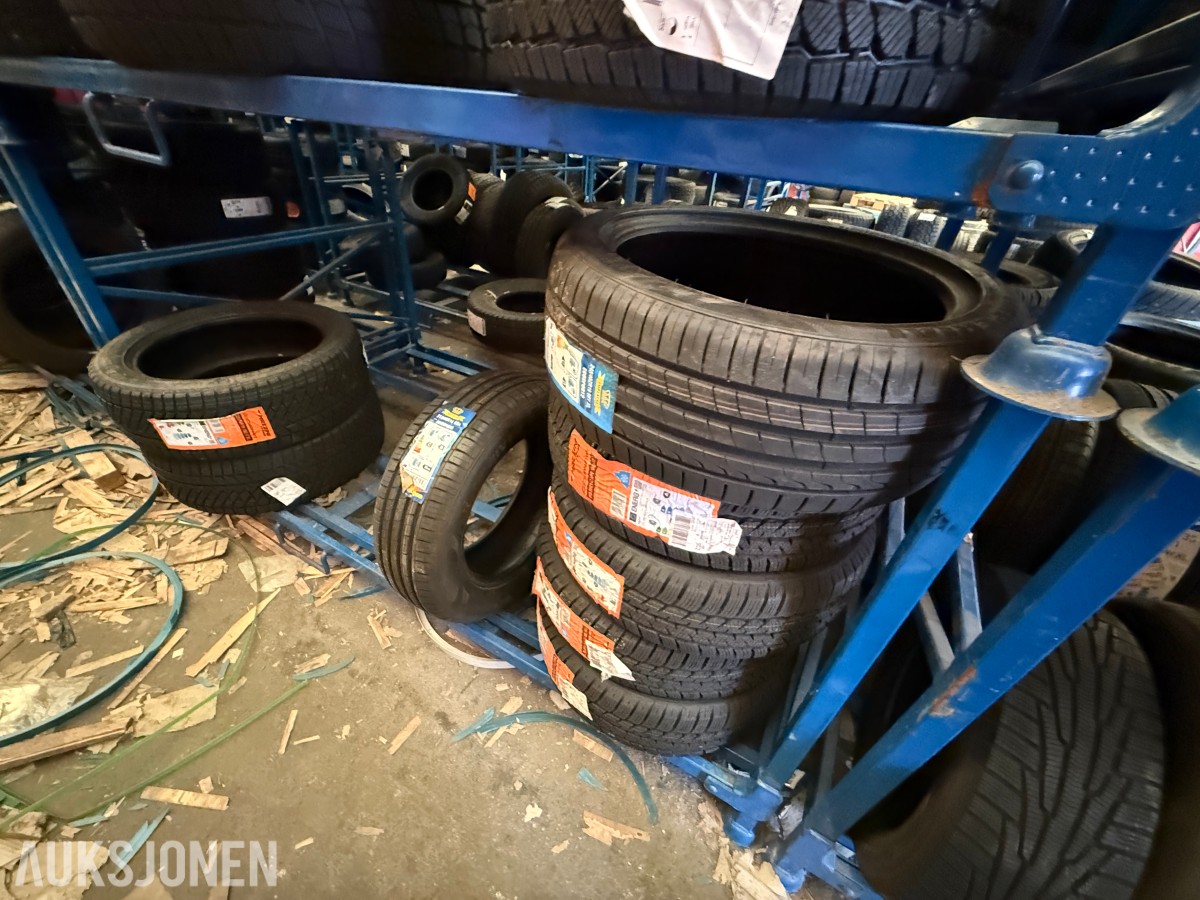 Lager av bildekk – selges samlet