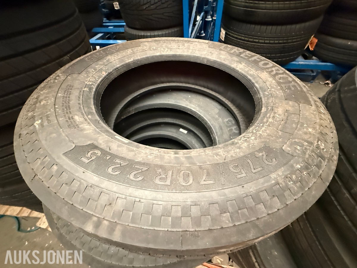 Lager av bildekk – selges samlet