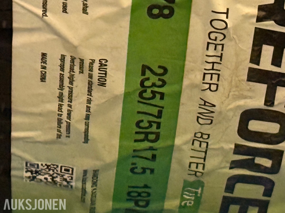 Lager av bildekk – selges samlet