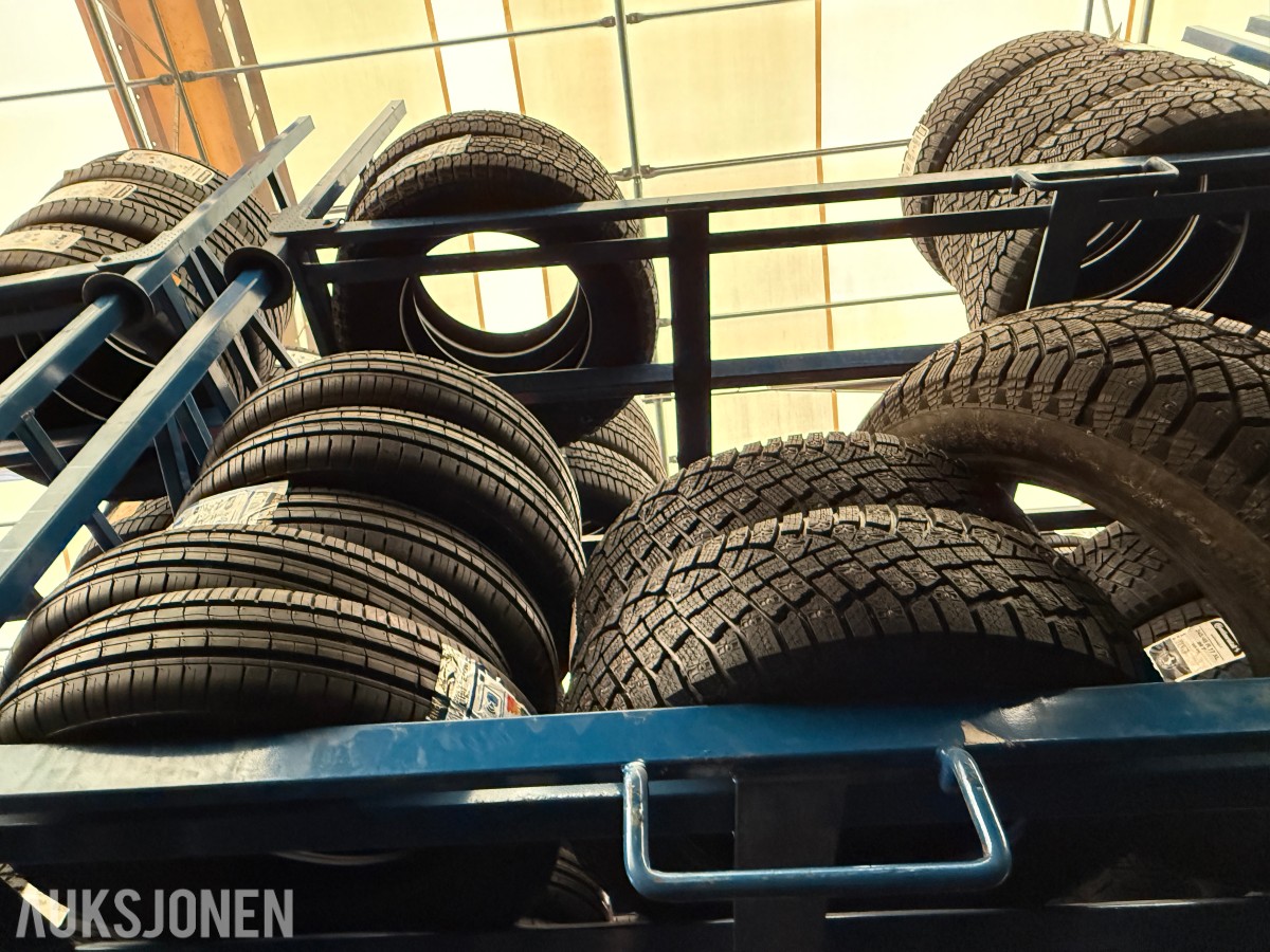 Lager av bildekk – selges samlet