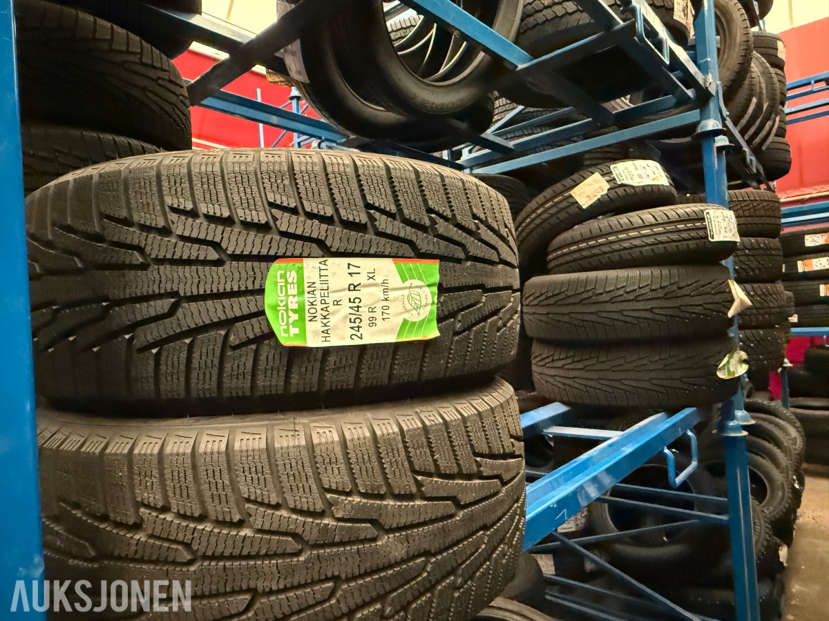 Lager av bildekk – selges samlet