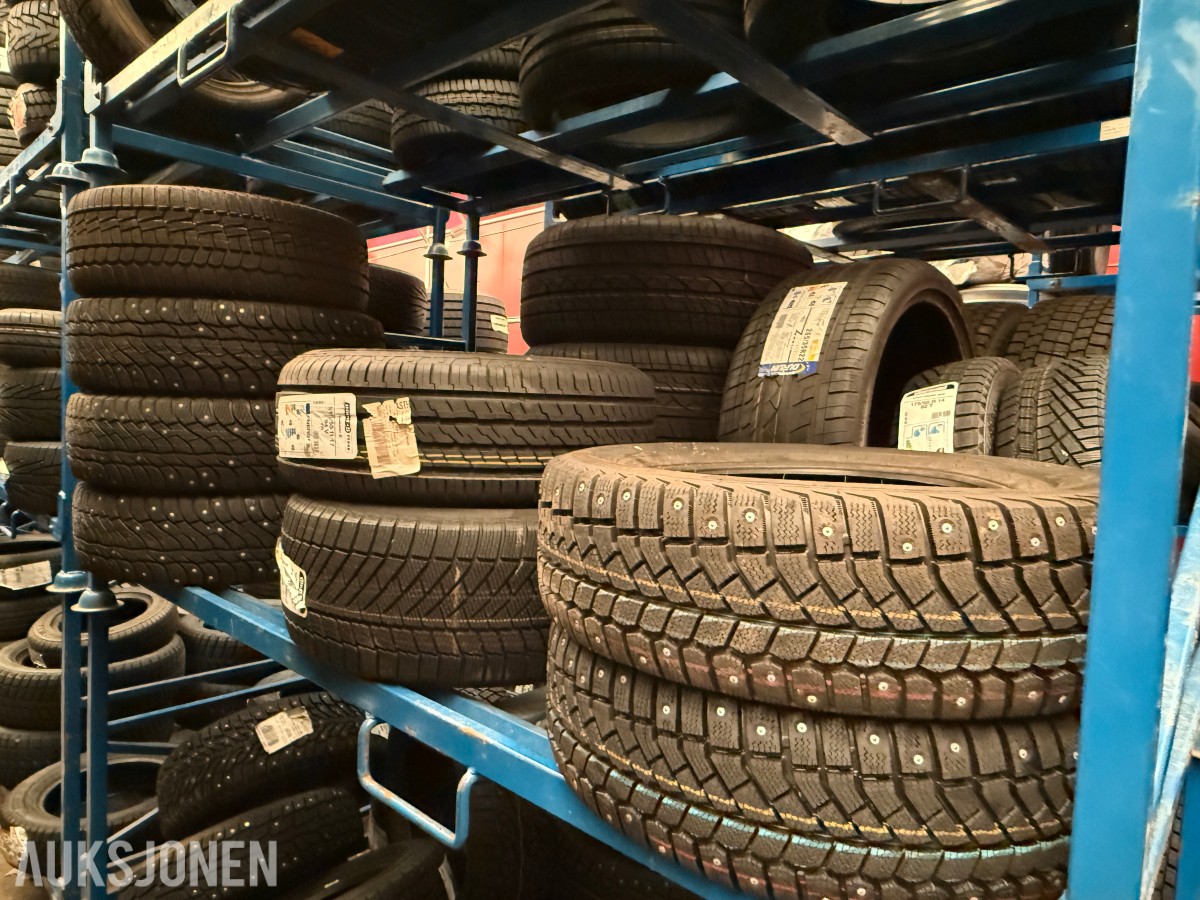 Lager av bildekk – selges samlet