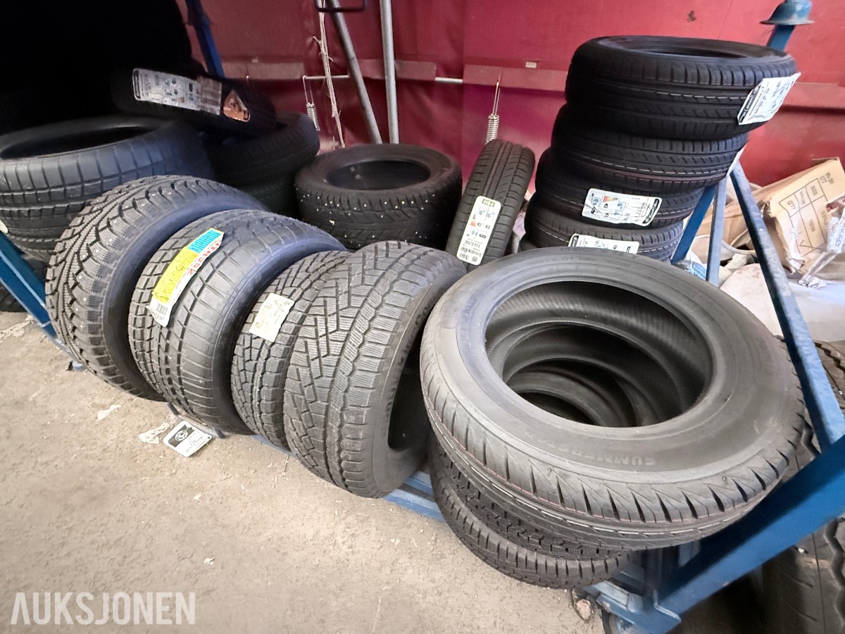 Lager av bildekk – selges samlet