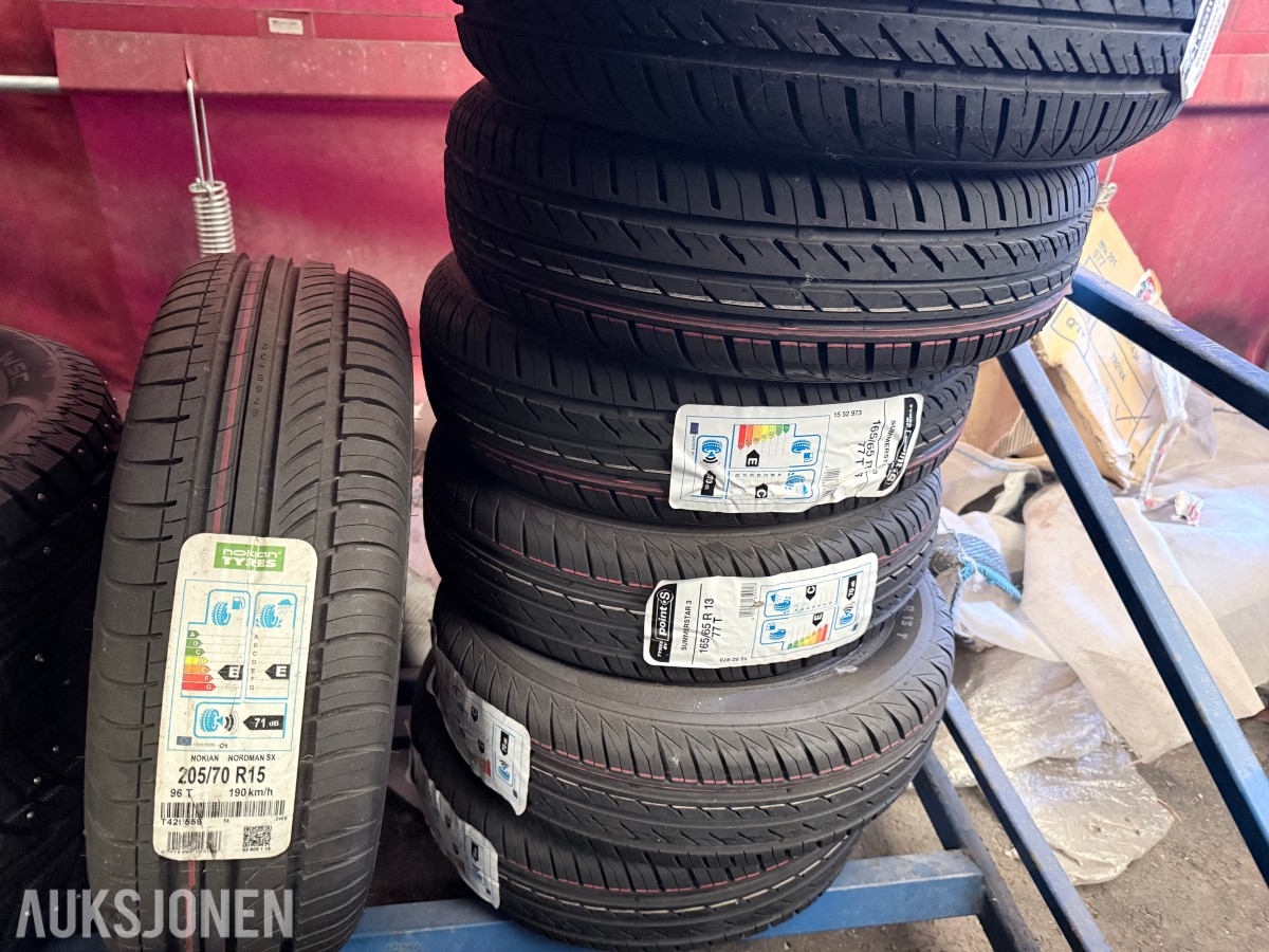 Lager av bildekk – selges samlet