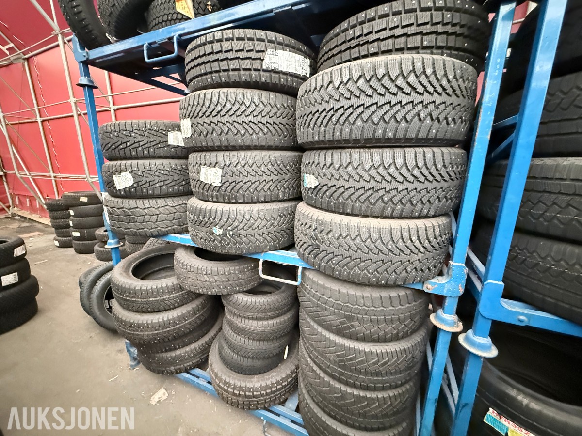 Lager av bildekk – selges samlet
