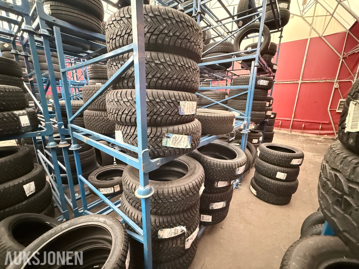 Lager av bildekk – selges samlet