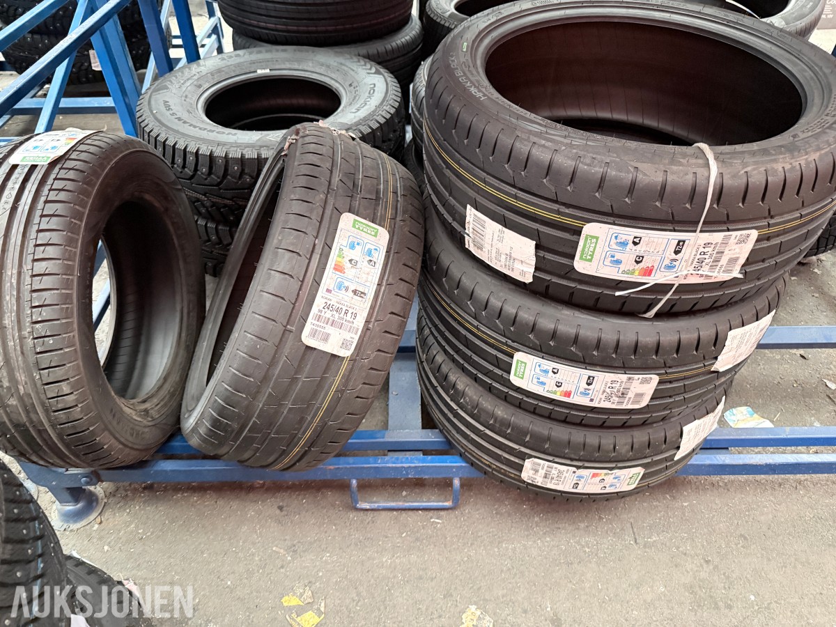 Lager av bildekk – selges samlet