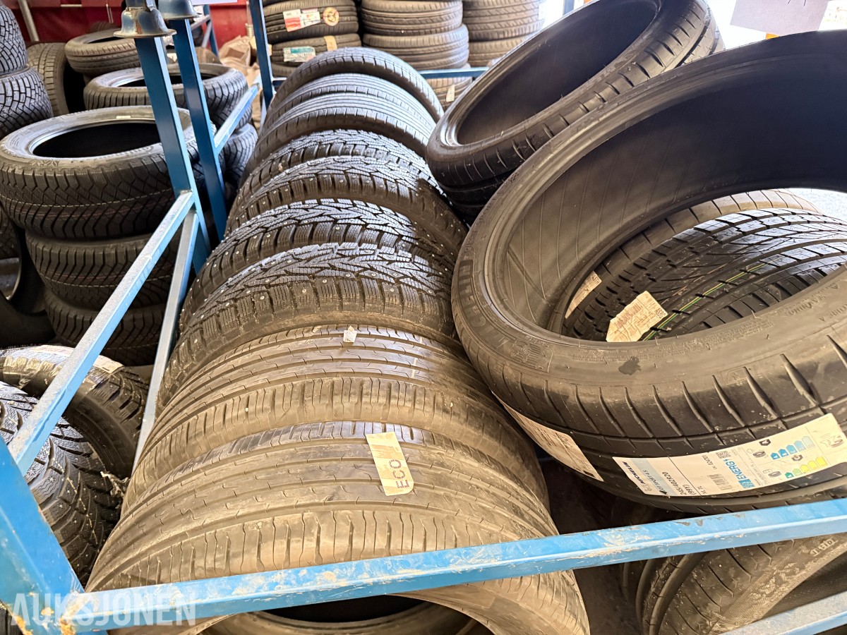 Lager av bildekk – selges samlet
