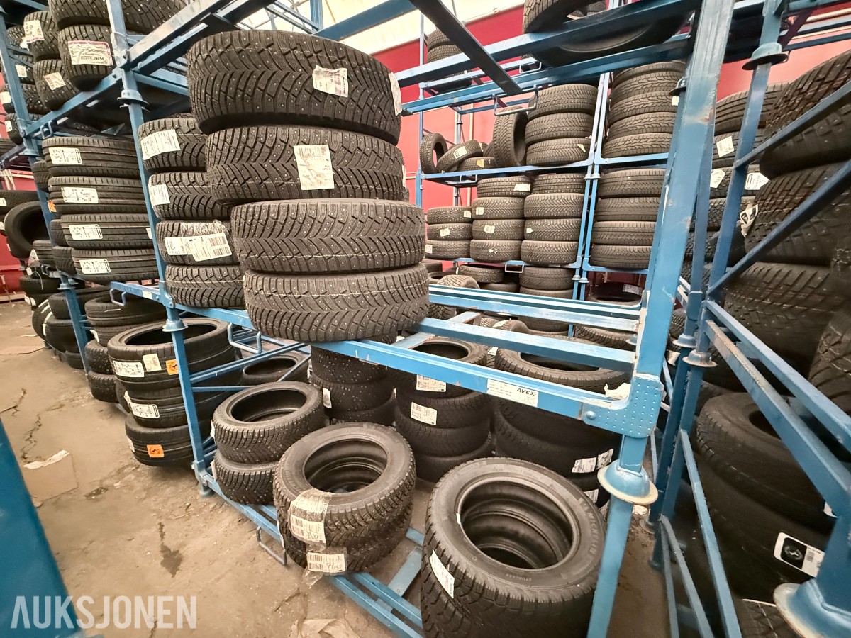 Lager av bildekk – selges samlet