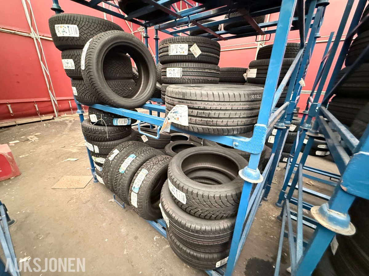 Lager av bildekk – selges samlet