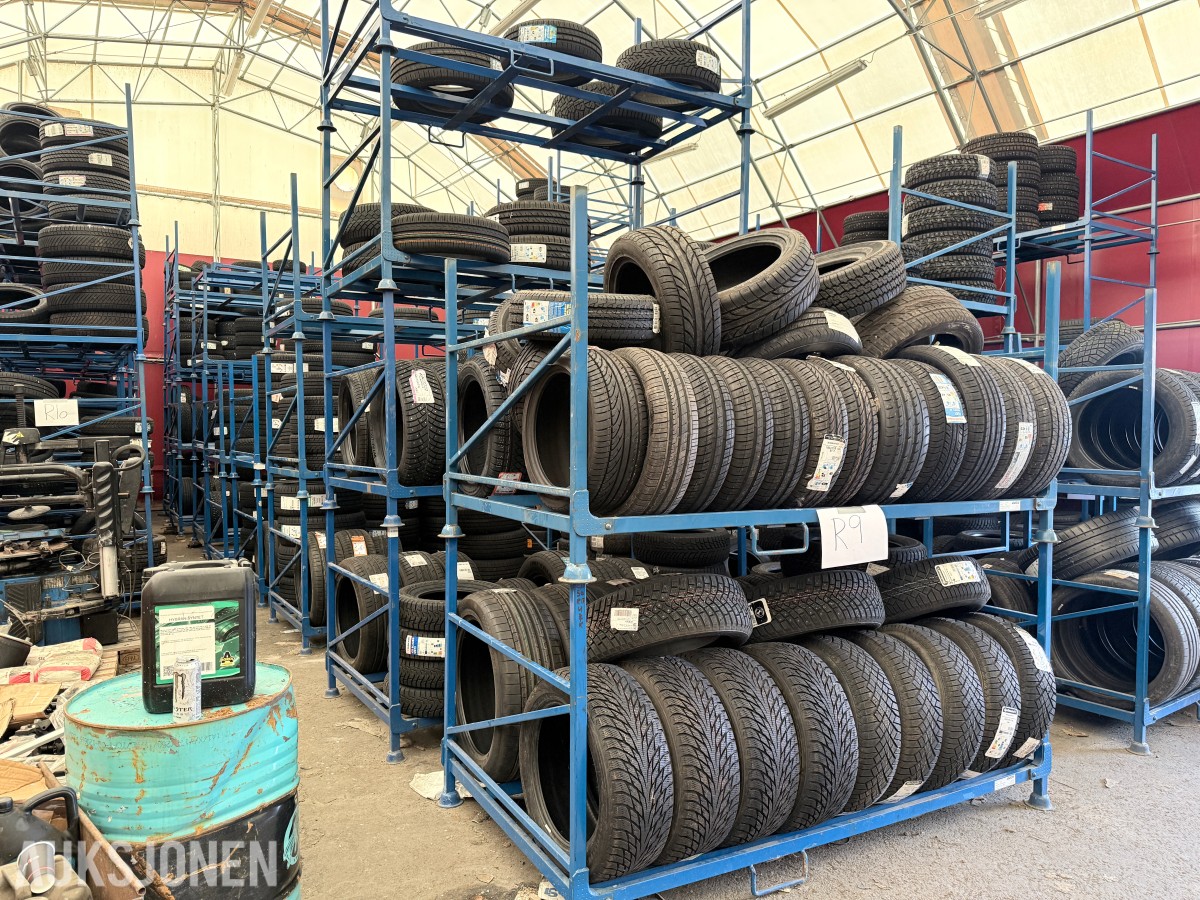 Lager av bildekk – selges samlet