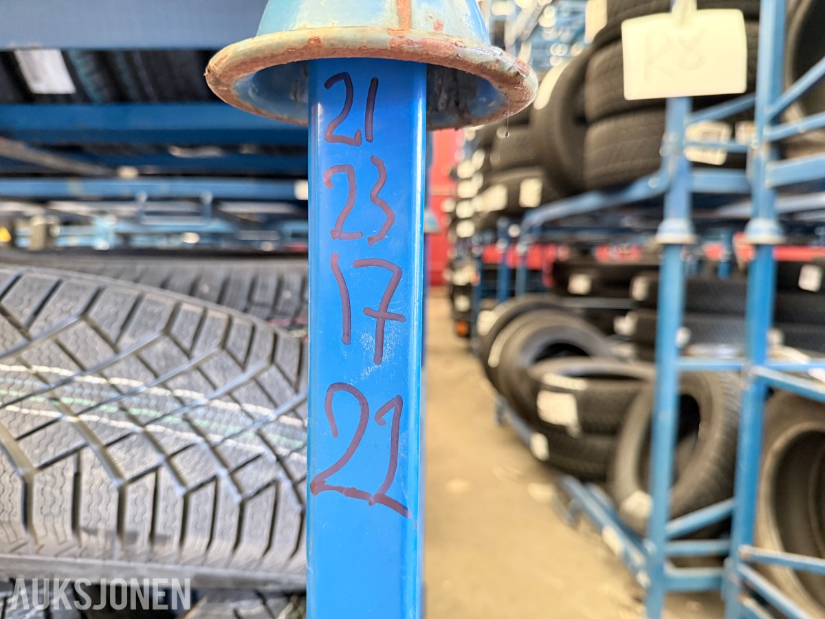 Lager av bildekk – selges samlet
