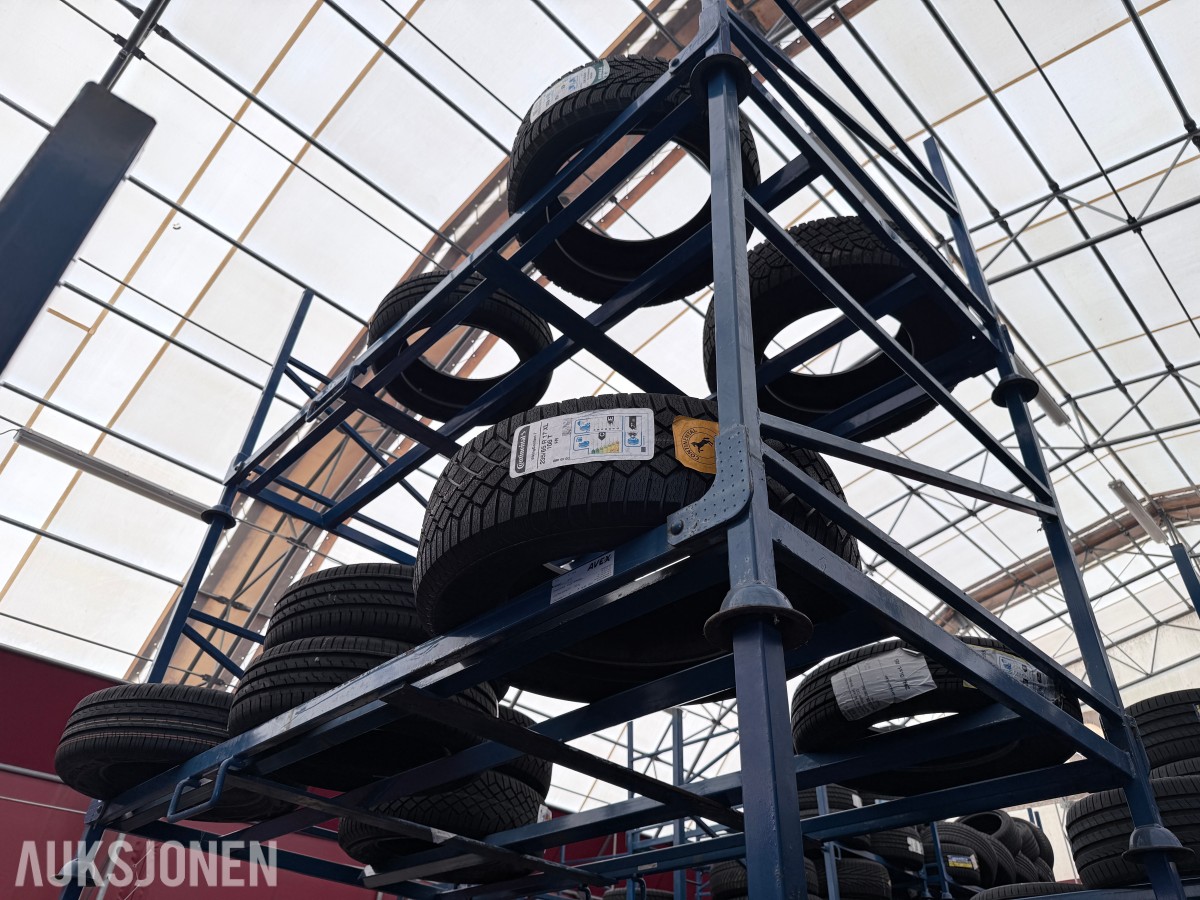 Lager av bildekk – selges samlet